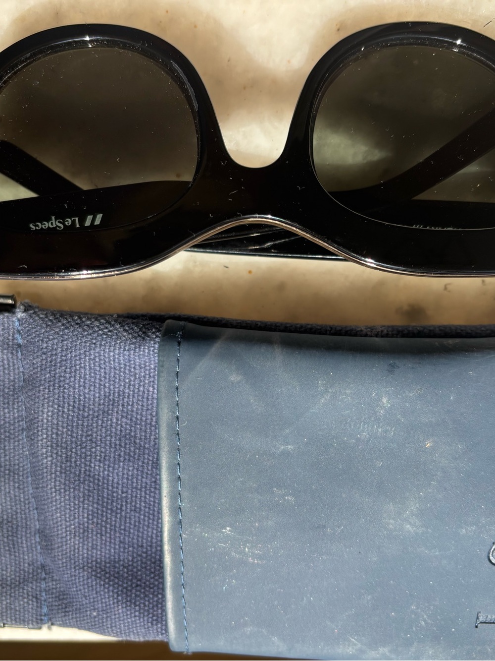 Le Specs Air heart-Black and Gold EUC - Picture 4 of 6